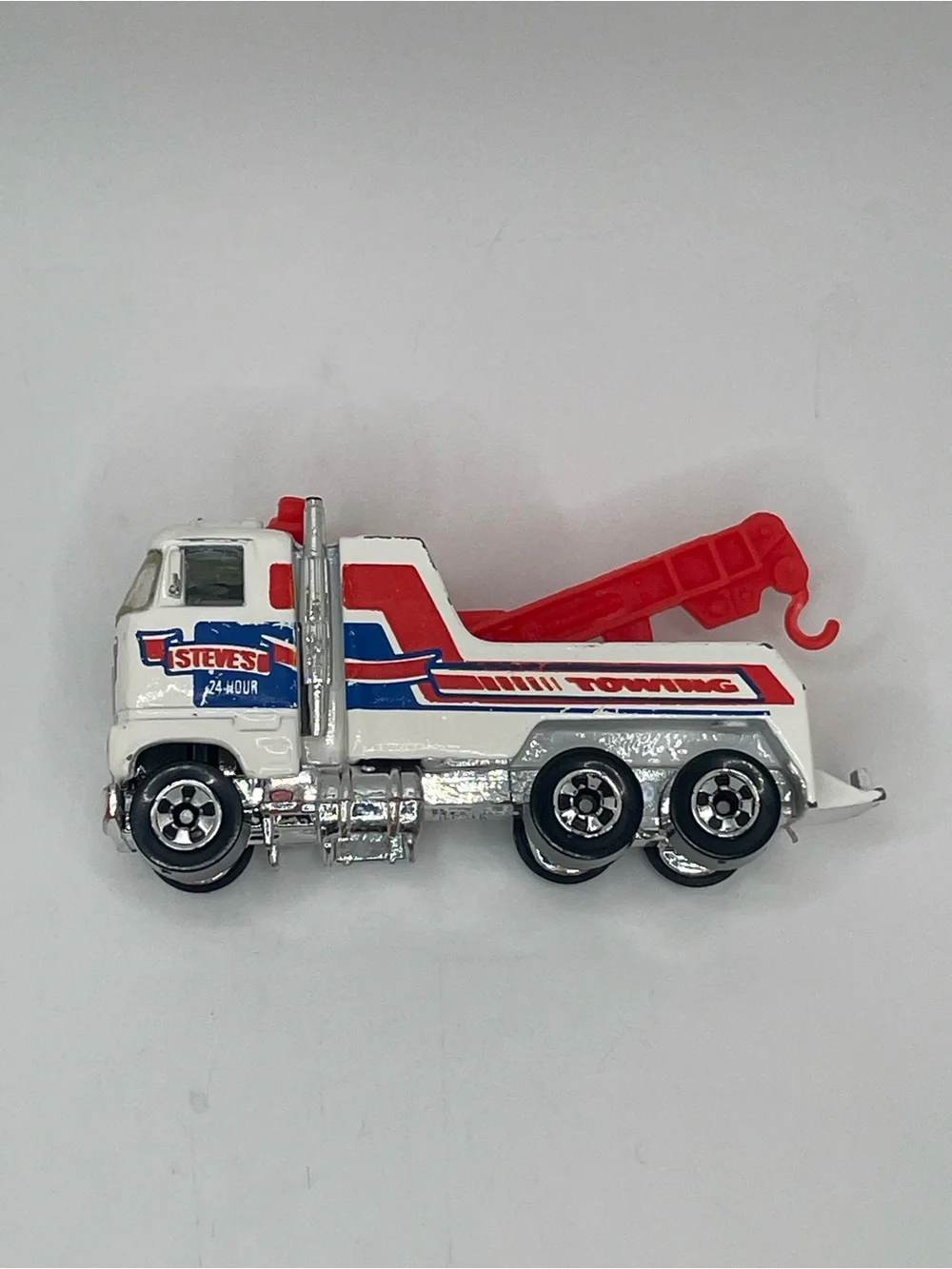 Hot Wheels Steve's 24 Hour Wrecker Diecast Tow Truck 1981 White Red Blue